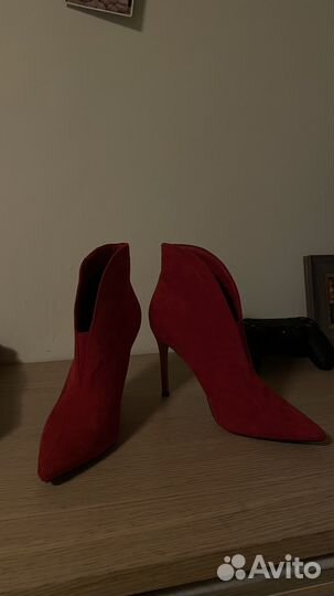 Ботильоны красные