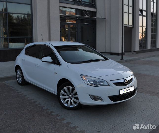 Opel Astra 1.6 AT, 2011, 145 000 км