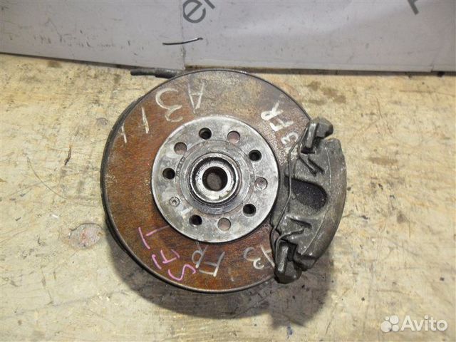 Ступица (кулак, цапфа) передняя правая Audi A3 8P