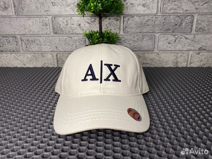 Кепка Armani Exchange белая