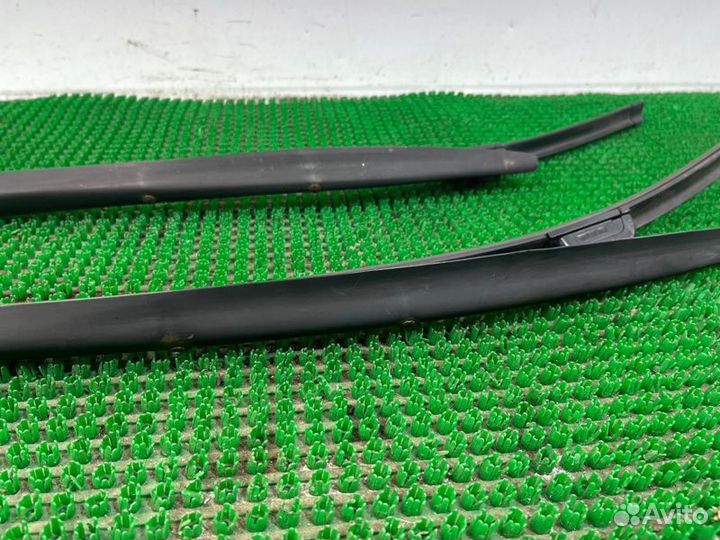 Поводок стеклоочистителя передний Лада 2111 1