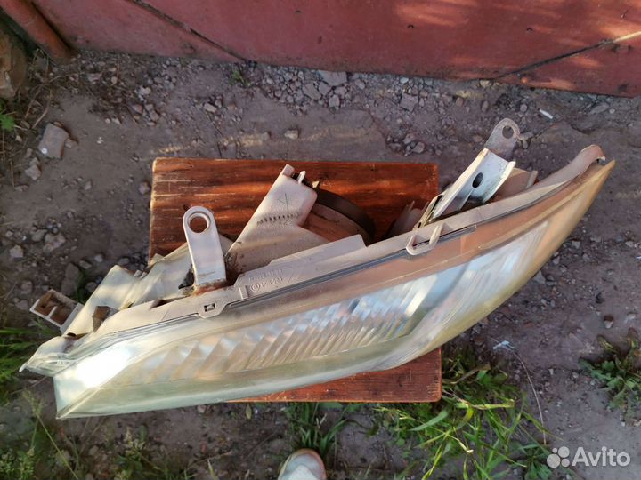 Фары Toyota corolla