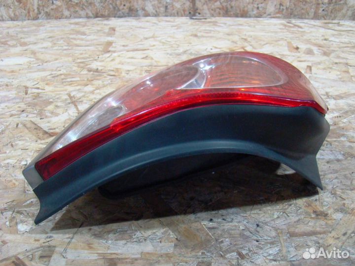 Toyota Avensis 2 Фонарь задний левый