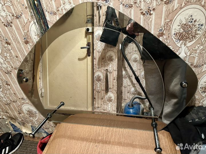 Зеркало настенное фигурное