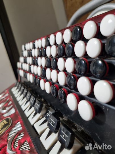 Баян Weltmeister Grandina Красный Перламутр