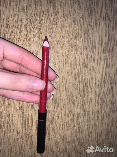 Почти новый карандаш Shiseido RD609 Chianti