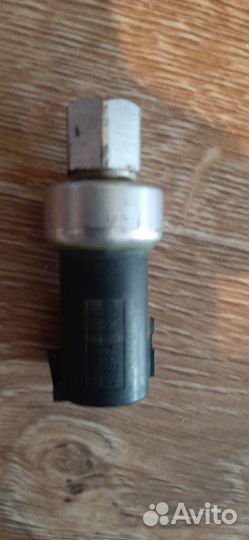 Датчик давления кондиционера Ford 4 673 935