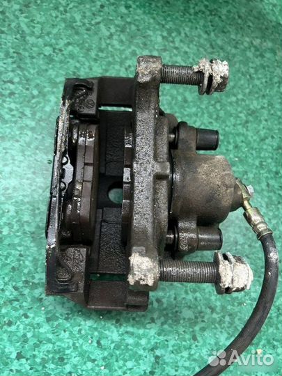 Суппорт для передний Volkswagen Passat