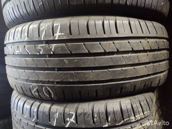 Kumho Ecsta HS51 215/55 R17