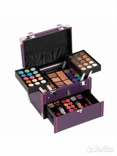 Набор декоративной косметики. Новый