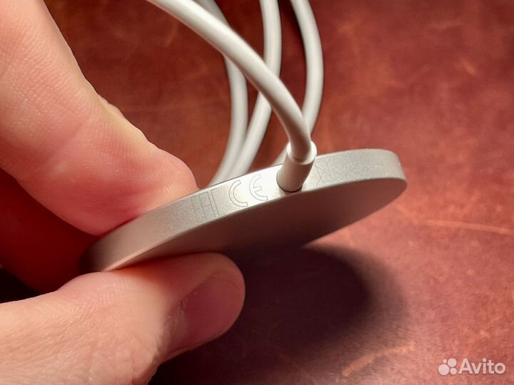 Беспроводное зарядное устройство Apple MagSafe