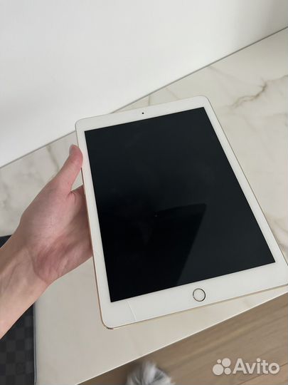Планшет iPad Pro 9.7 Wi-fi 128Gb MLQ52 Gold