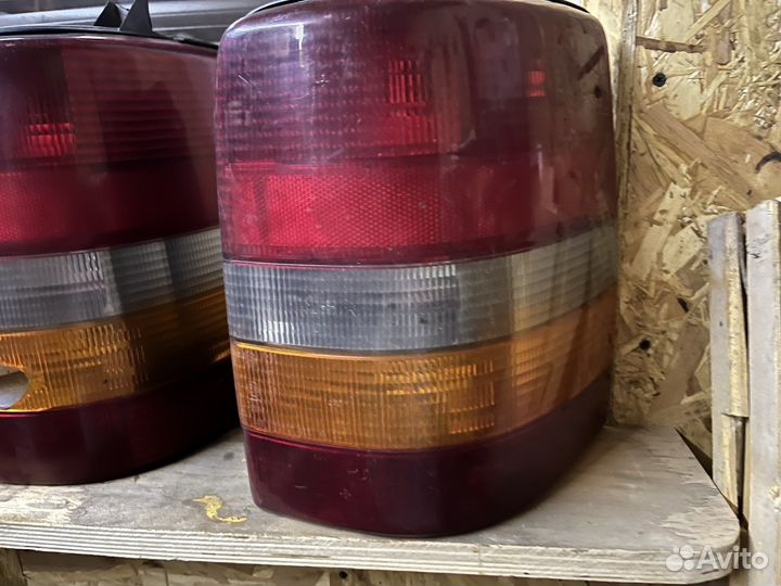 Фары задние Jeep GrandCherokee ZJ