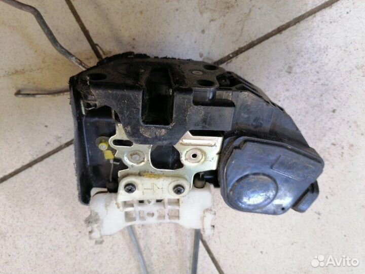 Замок дверной передний правый Hyundai Elantra XD