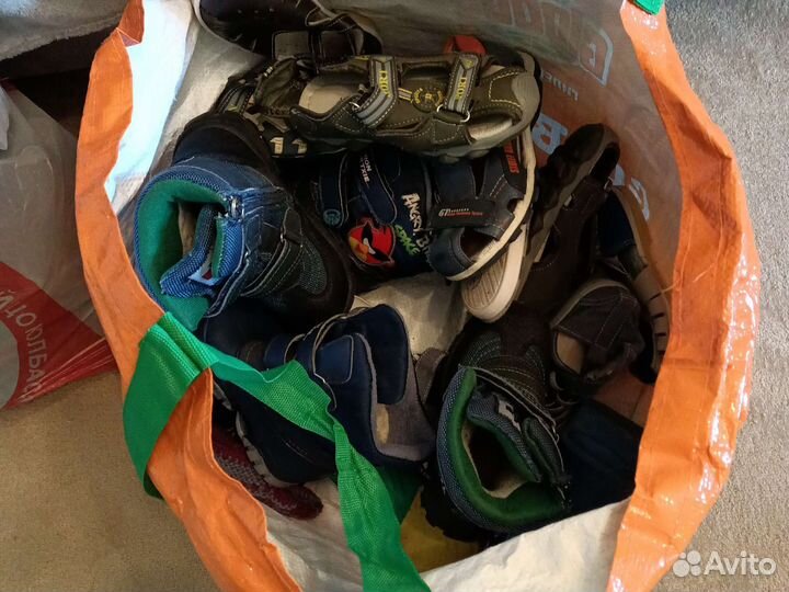 Коробка детских вещей