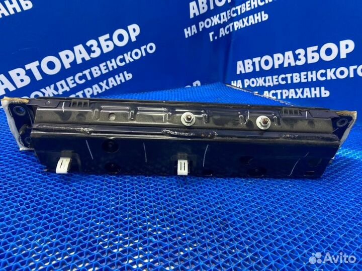 Подушка безопасности в колени Ford Explorer