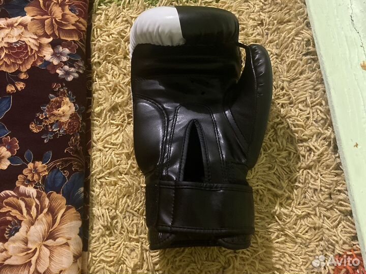 Боксерские перчатки