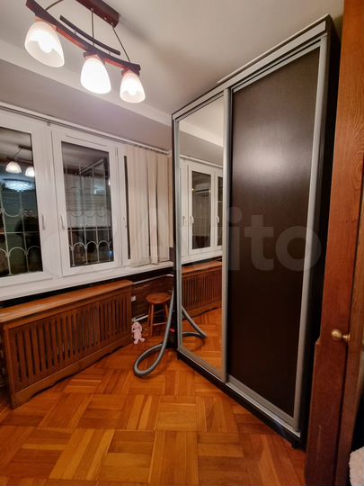 2-к. квартира, 56 м², 2/5 эт.