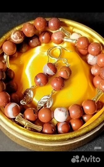 Комплект украшений из яшмы