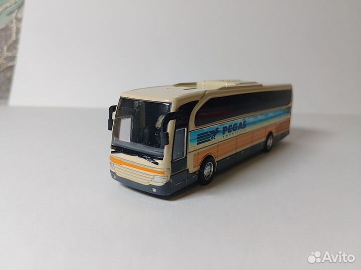 Автобус Pegas touristic 1:72