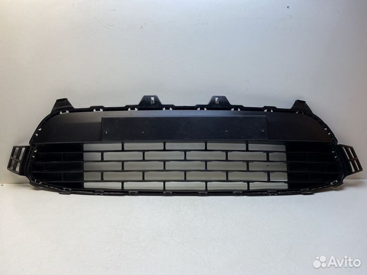 Решётка в бампер центральная Kia Rio 2017-2020