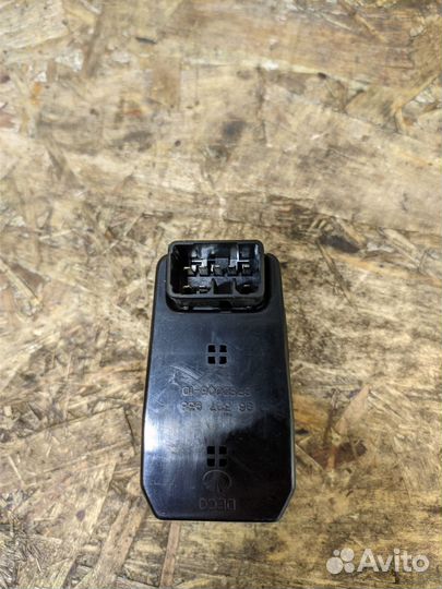 Кнопка переднего правого подъемника Epica