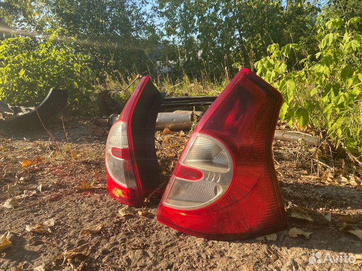 Фонарь левый Рено Сандеро 1