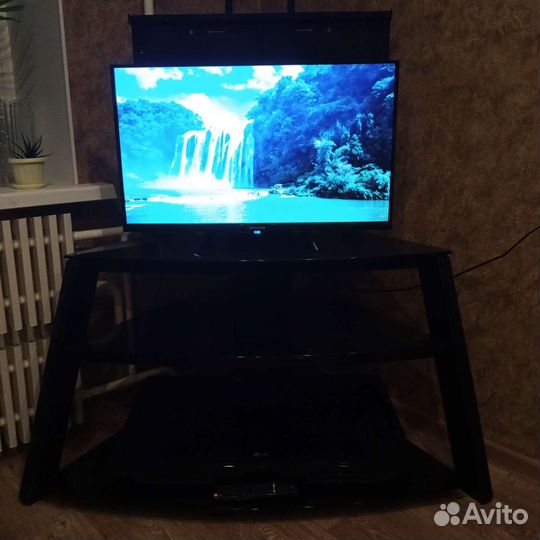 Стеклянная тумба под тв