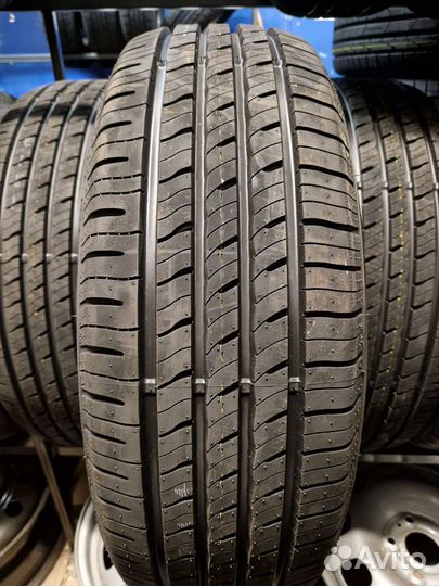 Roadstone N'Fera RU5 215/65 R16 102H
