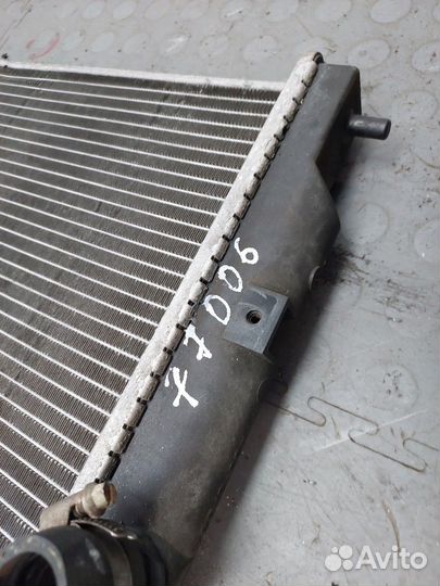 Радиатор охлаждения двигателя Nissan Almera Tino