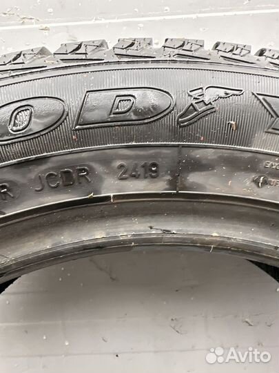 Goodyear UltraGrip 215/55 R17 94T