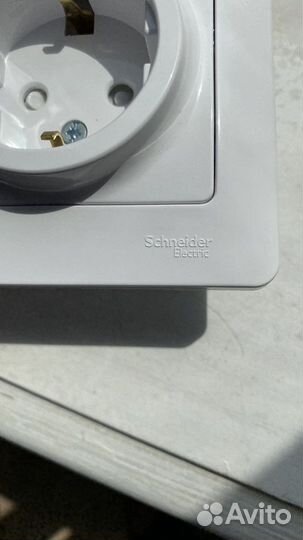 Блок выключателей с розеткой