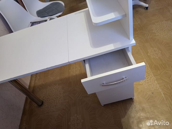 Маникюрный стол складной бу