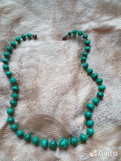 Бусы из малахита
