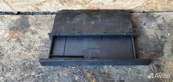 Ящик передней консоли Mazda BT-50 2006-2012