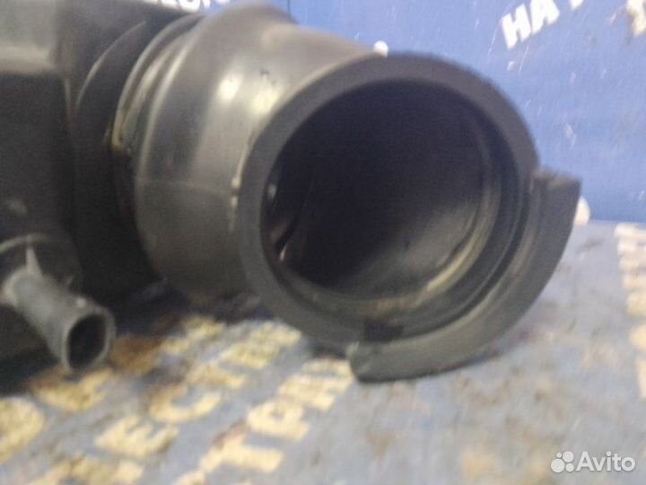 Корпус воздушного фильтра. Chevrolet Lumina Apv