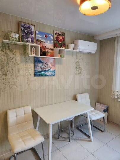 2-к. квартира, 54 м², 4/10 эт.