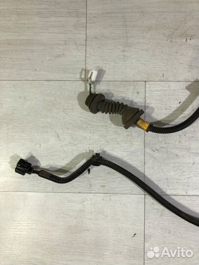 Проводка двери задняя правая peugeot 107 1.0 мт