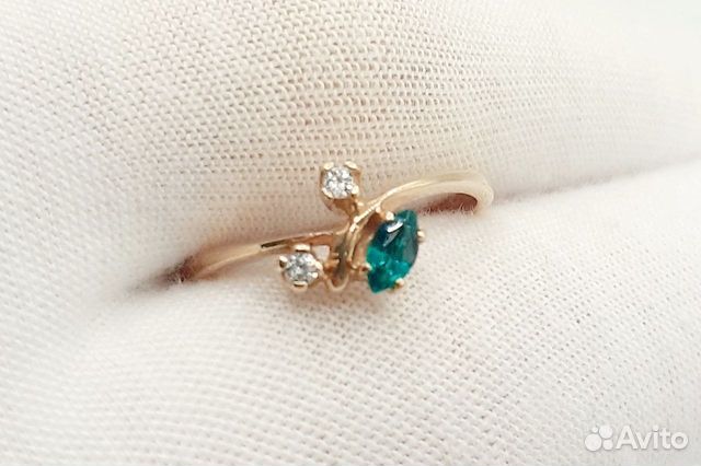 Золотое кольцо с камнем 17р