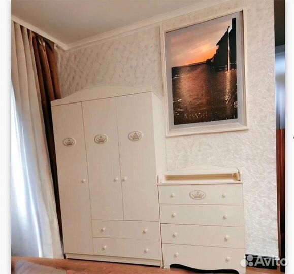 Шкаф детский трехстворчатый