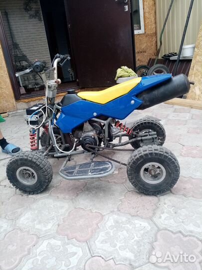 Детский квадроцикл с электростартером