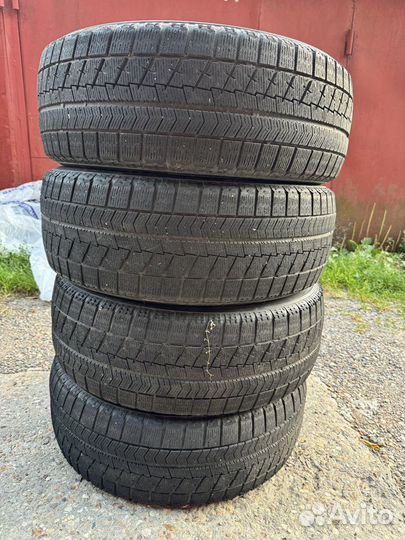 Bridgestone Blizzak VRX 215/60 R16 204B