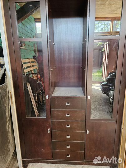 Шкаф из массива дерева