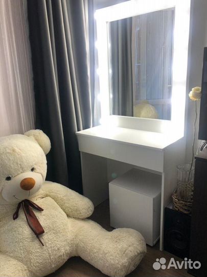 Гримёрный столик визажиста под стул / пуф