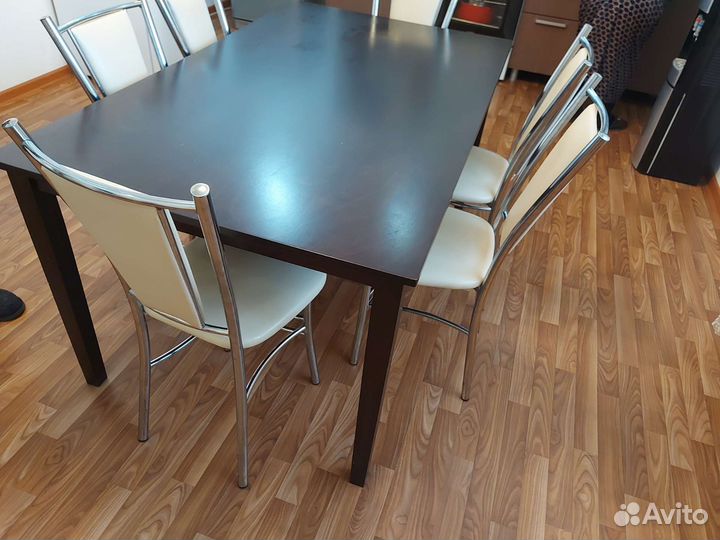 Стол обеденный из массива