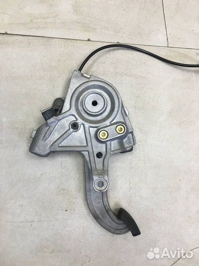 Педаль стояночного тормоза Mercedes-Benz M-class