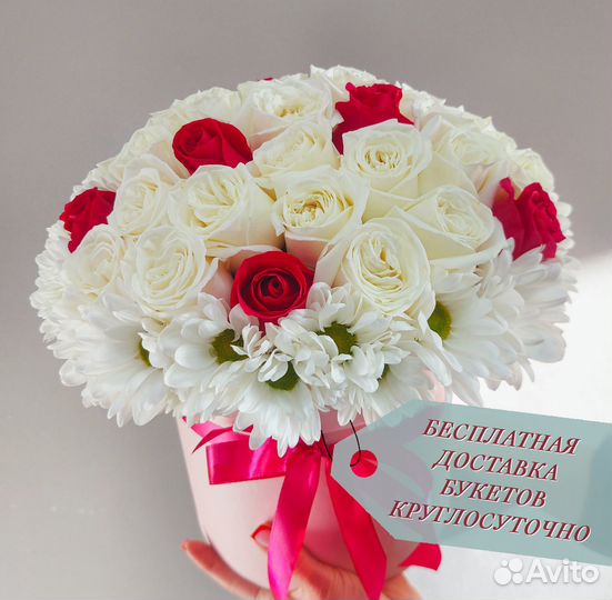 Цветы в шляпной коробке. Розы. Пионы. Лилии