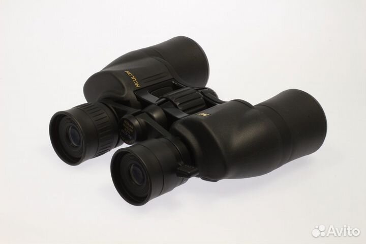 Бинокль дневной Nikon Aculon 8-18x42