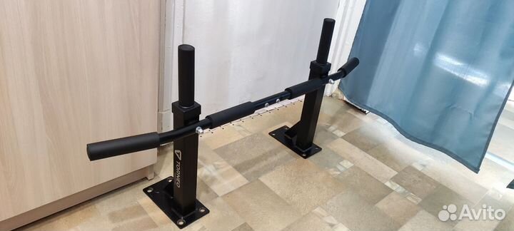 Турник настенный Torneo