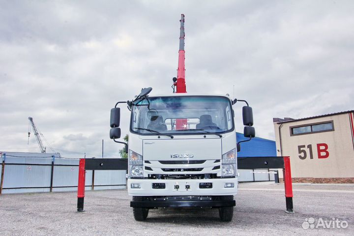 Бортовой грузовик Isuzu Elf с КМУ UNIC, 2024